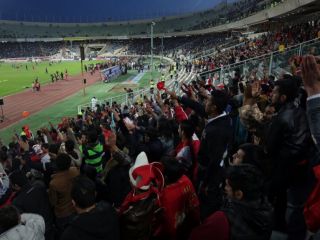 «شعار مرگ بر دیکتاتور» در ورزشگاه آزادی؛ درگیری «شدید» و بازداشت