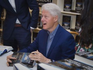 رمان بیل کلینتون بیش از ۱ میلیون نسخه فروخت