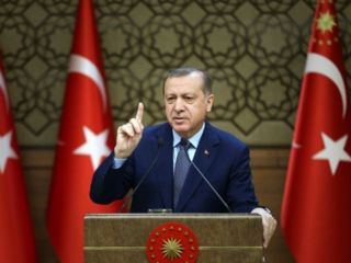 سقوط ارزش پول ترکیه؛ اردوغان: مردم طلا، یورو و دلار خود را به لیر تبدیل کنند