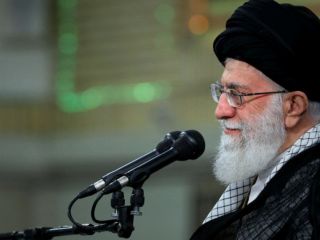 خامنه‌ای: مذاکرات برجام اشتباه بود، مشکلات ارزی از بی‌تدبیری داخلی است