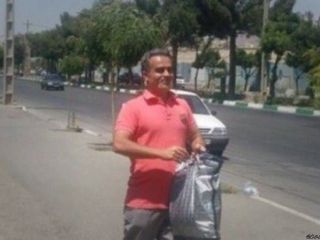 جوانی که از قبرستان کشتار ۱۳۶۷ عکس گرفته بود، بعد از ده سال از زندان آزاد شد