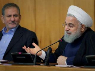 روحانی: گفتم قیمت ارز را پائین بیاورید تا مردم خرید کنند