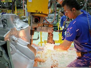 انجمن قطعه‌سازان: موج بیکاری ۴۵۰ هزار کارگر در راه است