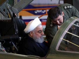 رونمایی از  'جت جنگی آموزشی' با حضور روحانی + عکس