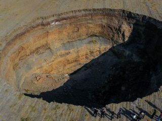 فروچاله ۶۰ متری در کبودرآهنگ همدان + تصاویر