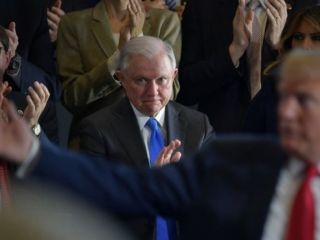 واکنش تند وزیر دادگستری به ترامپ؛ تسلیم فشار سیاسی نمی‌شویم