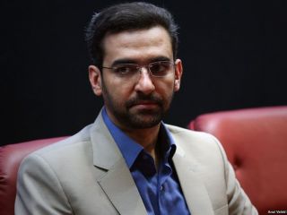 آذری جهرمی: صاحبان امضاهای طلایی مانع از دولت الکترونیک شده‌اند