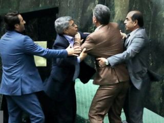 جلسه استیضاح وزیر اقتصاد: دعوای لفظی دو نماینده + ویدیو