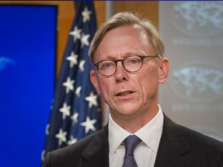 برایان هوک: پاسداران مردم را سرکوب می‌کنند و رژیم ایران شبیه مافیا است