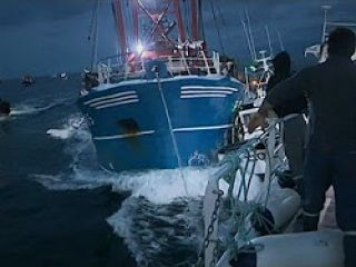 ویدئوی زد و خورد کشتی‌های ماهیگیری فرانسوی و بریتانیایی