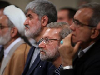 اکبر گنجی : یا خامنه‌ای معزول و مجلس بی‌کفایت است، یا سپاه باید از سیاست و اقتصاد خارج شود