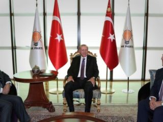 ظریف پس از سفر به ترکیه برای دیدار با عمران خان به پاکستان رفت