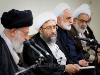 کارشناسان در گفتگو با صدای آمریکا: عمده مشکلات اقتصادی ایران ناشی از عملکرد آیت الله خامنه ای است