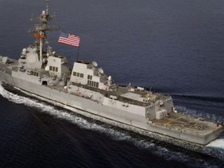 جنگ یمن: ناو آمریکایی یک کشتی حامل اسلحه را ضبط کرد