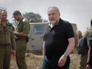 وزیر دفاع اسرائیل: ساخت تاسیسات موشک‌سازی ایران در سوریه متوقف شده است