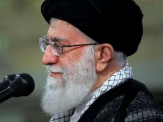 خامنه‌ای: احتمال وقوع جنگ نظامی وجود ندارد