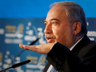 لیبرمن: در مقابله با تهدیدات ایران خود را تنها به سوریه محدود نمی‌کنیم