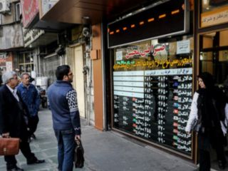 ادامه نوسانات ارز در بازار آزاد؛ ارزش ریال «۳۰ درصد» دیگر کاهش یافت