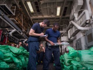 فرماندهی مرکزی نظامی آمریکا: منشأ سلاح‌های کشف شده در خلیج عدن ایران است