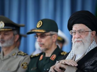 خامنه‌ای خواستار تقویت حداکثری نظامی برای «ترساندن دشمن» شد