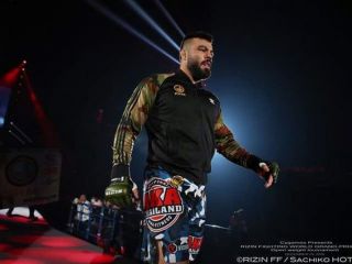 امیر علی اکبری خرس لهستانی را به زنجیر کشید!