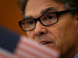 آمریکا زمینه‌های اجرای تحریم‌های نفتی ایران را فراهم می‌کند