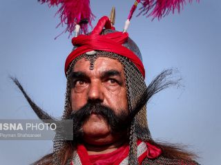 کاروان نمادین کربلا در خمینی‌شهر - تصاویر