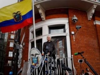 گاردین: روسیه قصد داشت آسانژ را قبل از کریسمس مخفیانه به مسکو ببرد