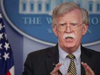 بولتون: ایران «بانک مرکزی جهانی برای تروریسم بین‌المللی» است