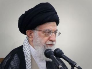 خامنه‌ای: مشکلات جاری معیشت بخش زیادی از مردم را دچار تنگنا کرده است