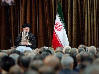 آیت الله خامنه ای: ایران در زمان پهلوی یکی از عقب مانده ترین کشورها بود