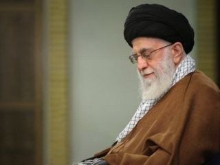 خامنه‌ای: نگاه به اروپا معطلی و منت‌کشی است