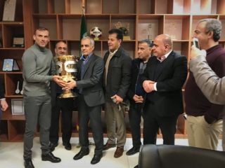 جام قهرمانی یواشکی به پرسپولیس رسید