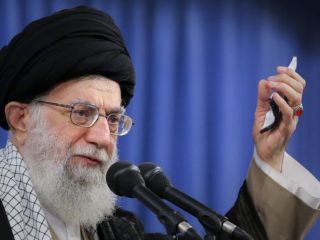 خامنه‌ای: اگر آل سعود از اهانت به خودش بدش نمی‌آید به‌جهنم