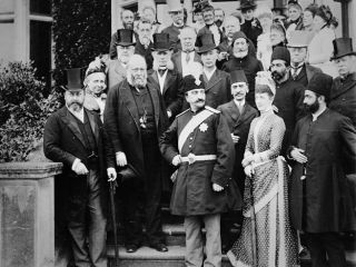 ناصرالدین شاه: توی کارخانه‌های فرنگ یک زن خوشگل پیدا نکردم!