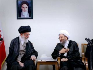 صادق زیباکلام : مقام معظم رهبری بی طرف نیستند و بیشتر جانب بخش تندرو را دارند