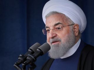 روحانی: ما فکر می‌کنیم یک اختیاراتی از آسمان داریم که می‌توانیم بر زمینیان هر فرمانی را صادر کنیم