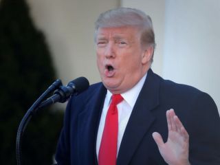 ترامپ: به نظر می‌رسد وقتی پای خطر ایران به میان می‌آید اطلاعاتی‌ها افرادی منفعل و ساده هستند