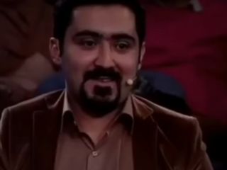 تشویق تیم حریف بخاطر ترس از هوادار قوی هیکل