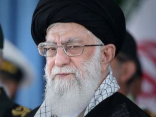 آیت الله خامنه ای دستور برداشت ۱.۵ میلیارد دلار از صندوق توسعه ملی برای هزینه های نظامی را صادر کرد