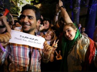 در ایران قیمت‎ها بیداد می‎کند، از «مصدق زمان» و «سردار دیپلماسی» خبری نیست!