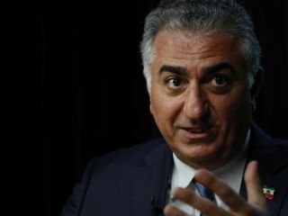 رضا پهلوی به نقل از شاپور بختیار: اینها برای از بین بردن ایران آمده‌اند