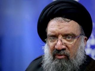 احمد خاتمی: از مذاکره آبی گرم نمیشود / موشک‌هایمان همچون صاعقه بر سر دشمنان فرود می‌آیند