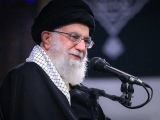خامنه‌ای: انقلاب اسلامی دارای انعطاف و آماده‌ تصحیح خطاهای خویش است، اما قابل تجدیدنظر نیست