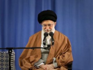 حمله تند آیت الله خامنه‌ای به حضور کشورهای منطقه در کنفرانس ورشو