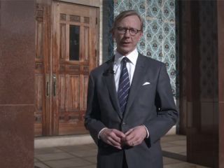 برایان هوک در مقابل سفارت سابق ایران در واشنگتن: امیدوارم کلید این ساختمان در اختیار مردم ایران قرار بگیرد