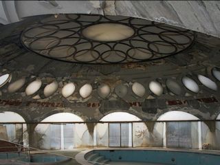 اموال کاخ مروارید در کرج که مصادره شده بود، «غارت» شد و «امیدی» به یافتن اموال آن نیست