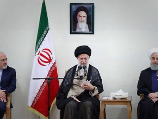 علی خامنه ای با استعفای ظریف مخالفت کرد