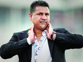 علی دایی کنار احمدی نژاد ننشست