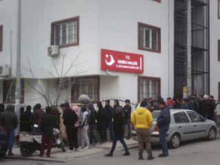 جزئیاتی از درگیری بین پلیس ترکیه و پناهجویان ایرانی در شهر دنیزلی